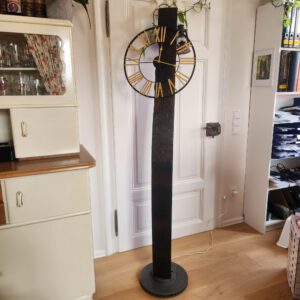 Standuhr aus Fassdaube