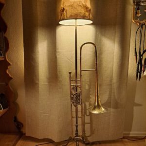 Ventilposaunen-Stehlampe